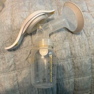 Medela Manual Breast Pump - White and Yellow